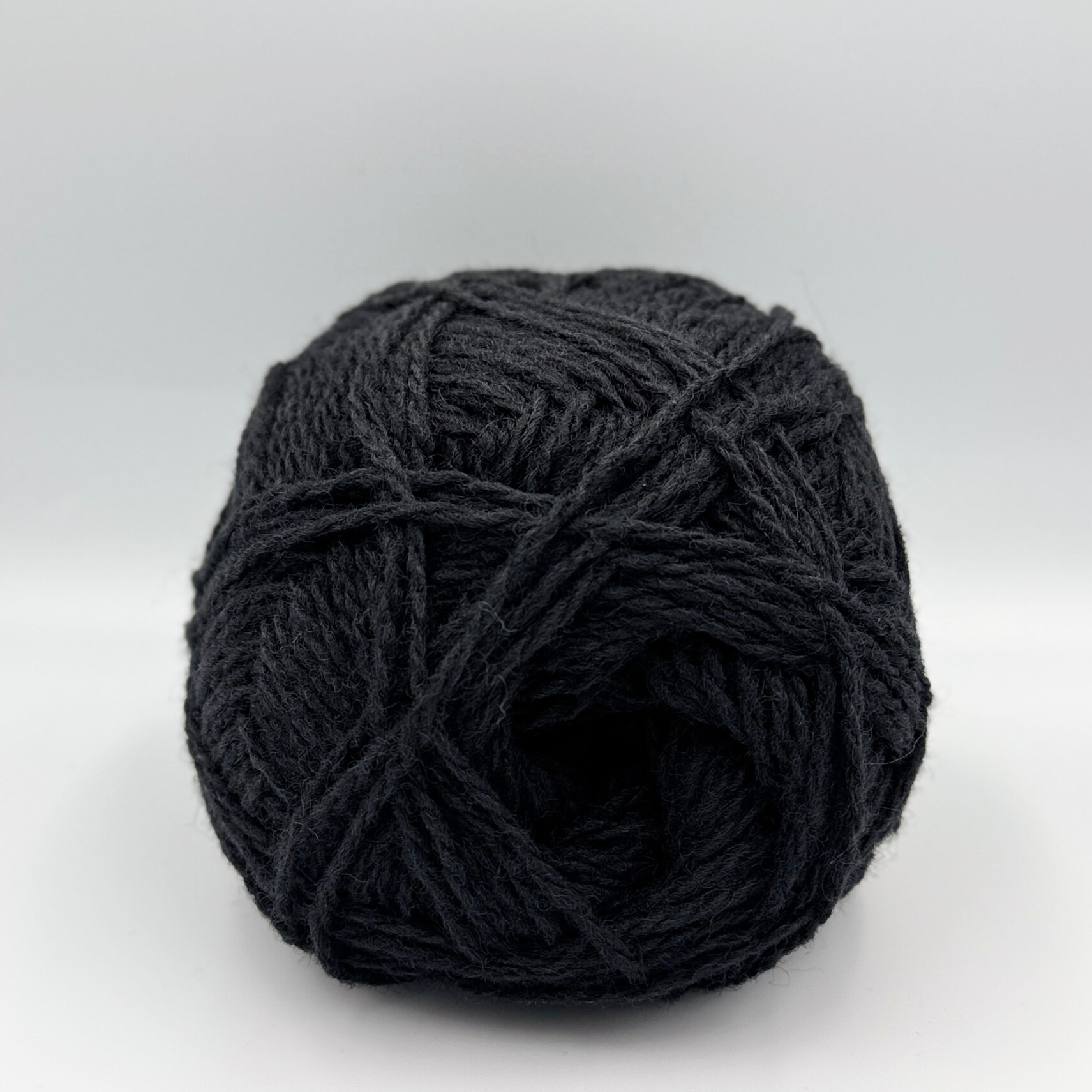 Suma New Zeeländsk Ull 4,5/2 (100 g) - Svart