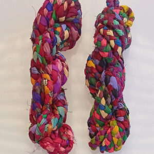 200 gram Unikt handgjort - Recycled 100% Sari Silk Braided Cord garn från Indien Multi