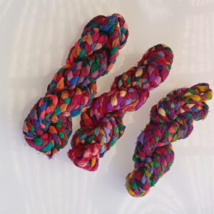 300 gram Unikt handgjort - Recycled 100% Sari Silk Braided Cord garn från Indien Multi