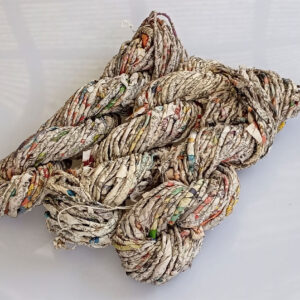 300 gram Unikt handgjort - Recycled 100% news paper garn från Indien