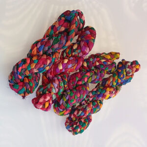 400 gram Unikt handgjort - Recycled 100% Sari Silk Braided Cord garn från Indien Multi