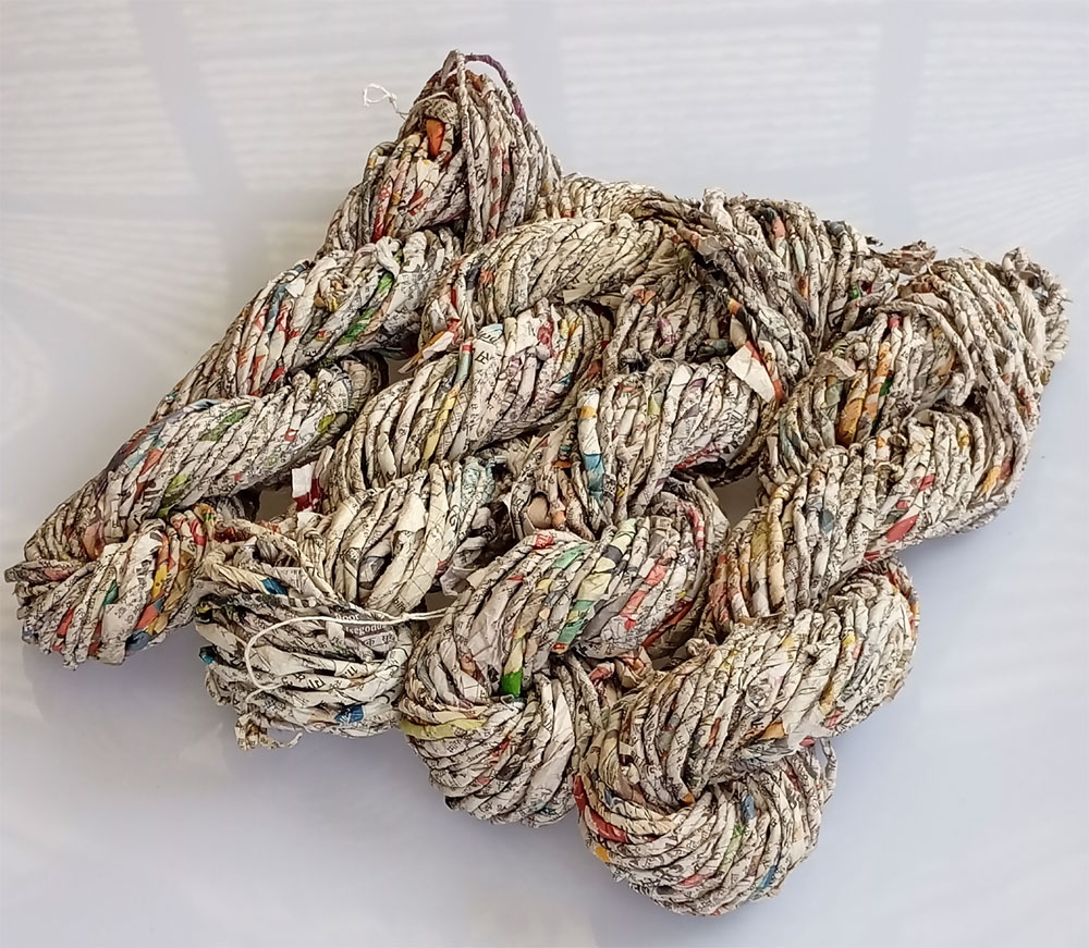400 gram Unikt handgjort - Recycled 100% news paper garn från Indien