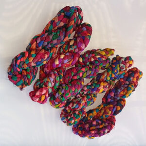 500 gram Unikt handgjort - Recycled 100% Sari Silk Braided Cord garn från Indien Multi